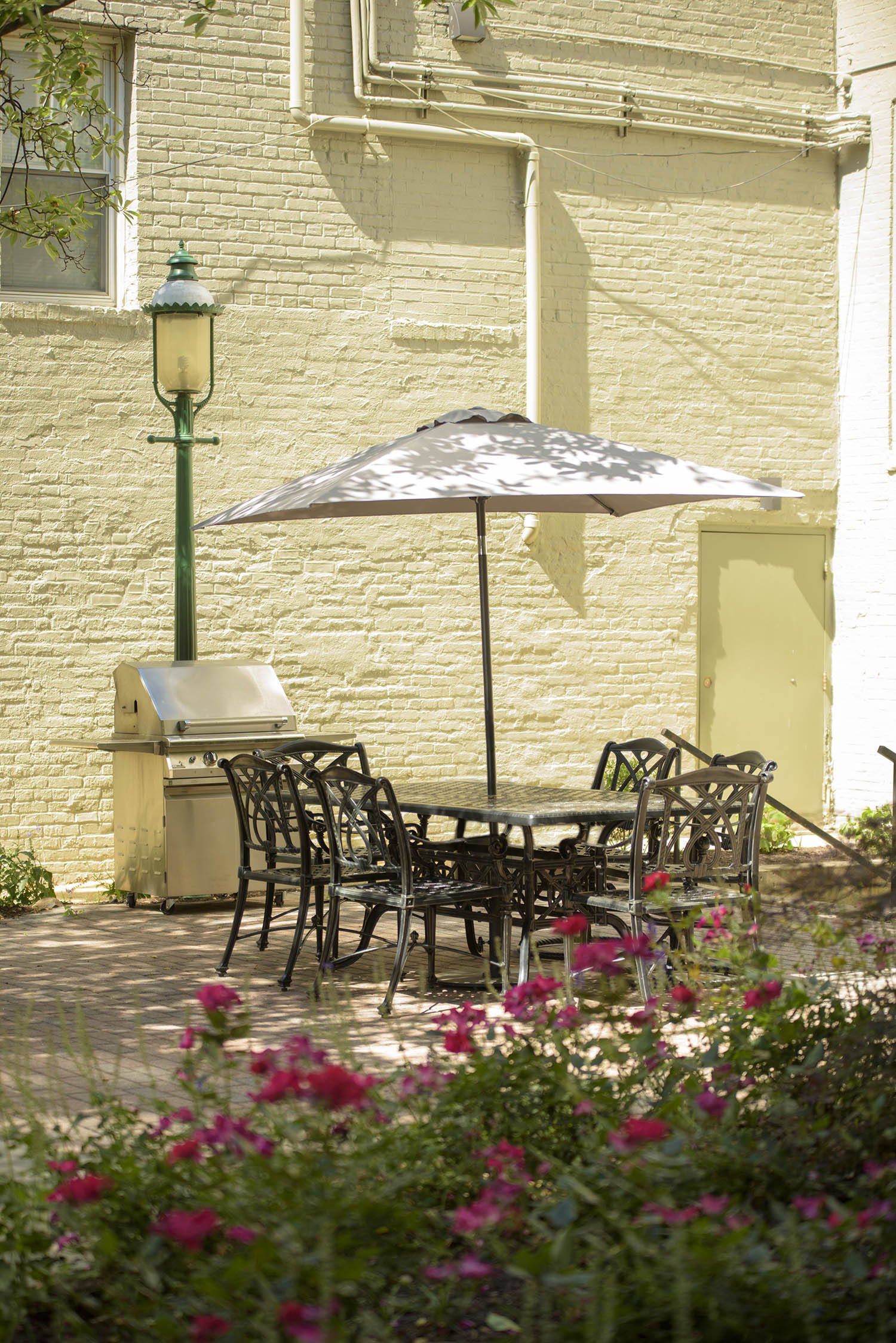 Beautifully Renovated Courtyard at Queen Anne Belvedere, Baltimore